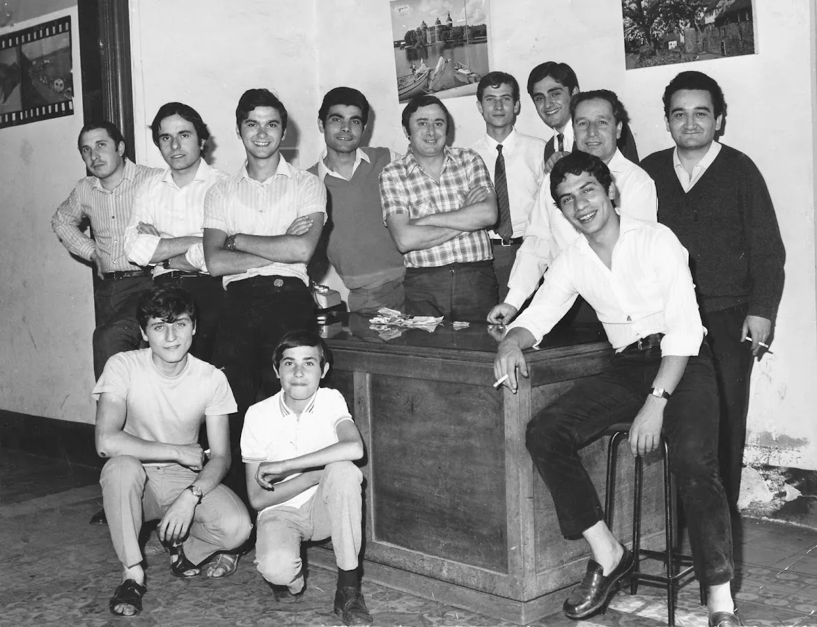 Foto d'archivio in bianco e nero: la squadra di Central Color agli inizi